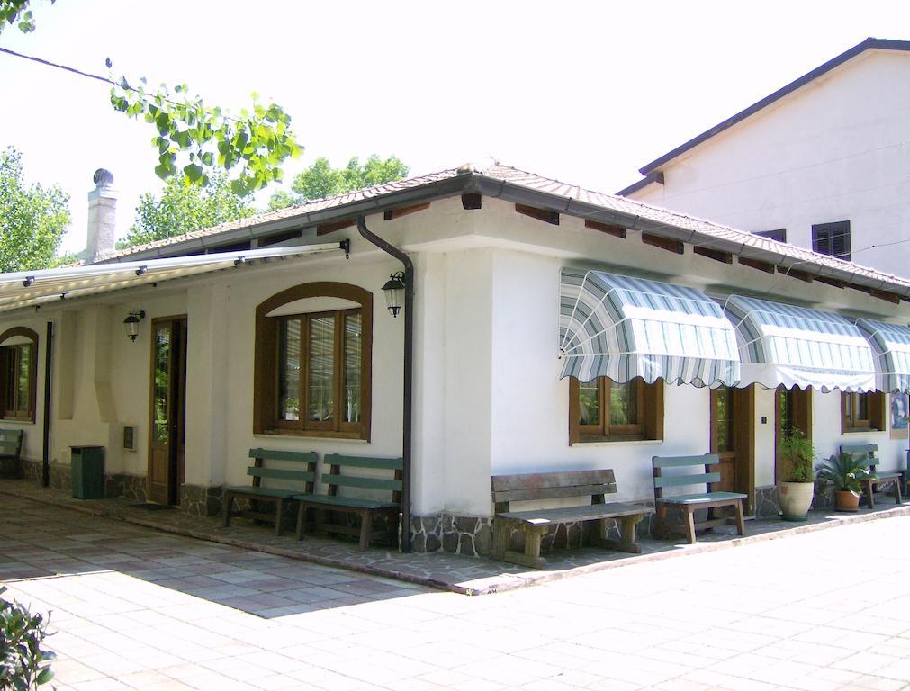 Hotel Zi Marianna Pertosa Esterno foto